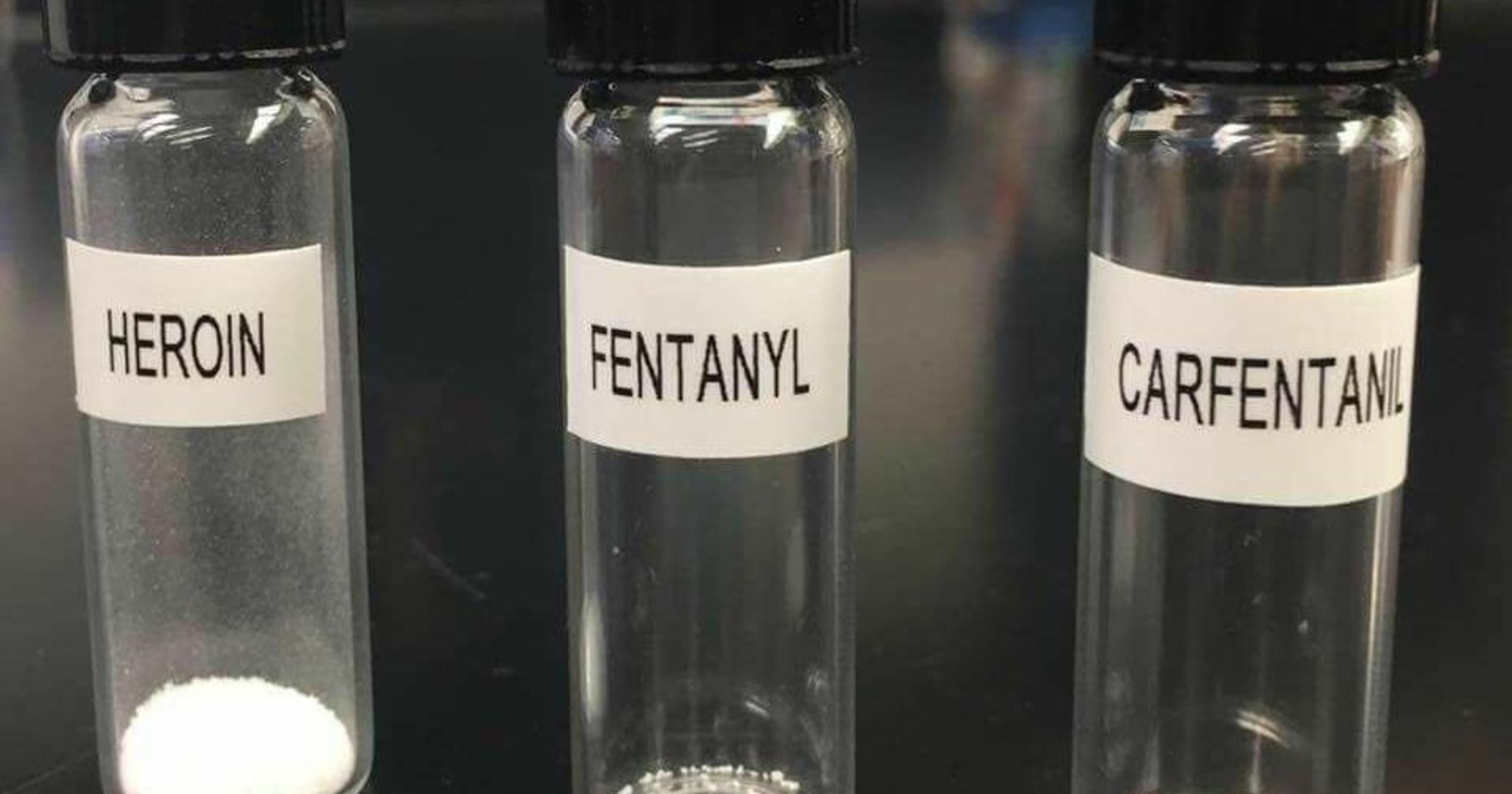 636681341477599076-fentanyl-carfentanil-heroin-photo